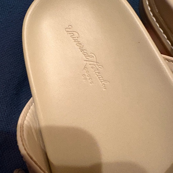 ✨HP✨Universal Thread Double Buckle Wide Sandals - Picture 4 of 5